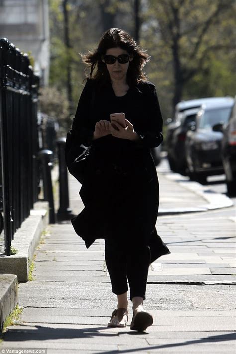 Nigella Lawson Shows Off Svelte Frame For Stroll In London Daily Mail Online