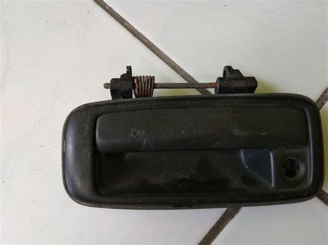 Berbagai model pintu depan kupu tarung yang terbuat dari kayu. Jual twincam handle bukaan pintu depan kiri di lapak ...