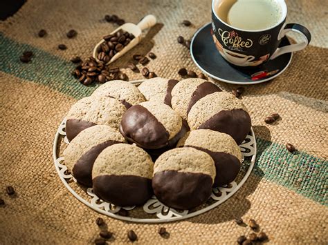These coffee cookies are flavored with chocolate chips and two kinds of coffee ingredients. 5 Recipes of Coffee Cookies - the Sweets that Go Best with ...