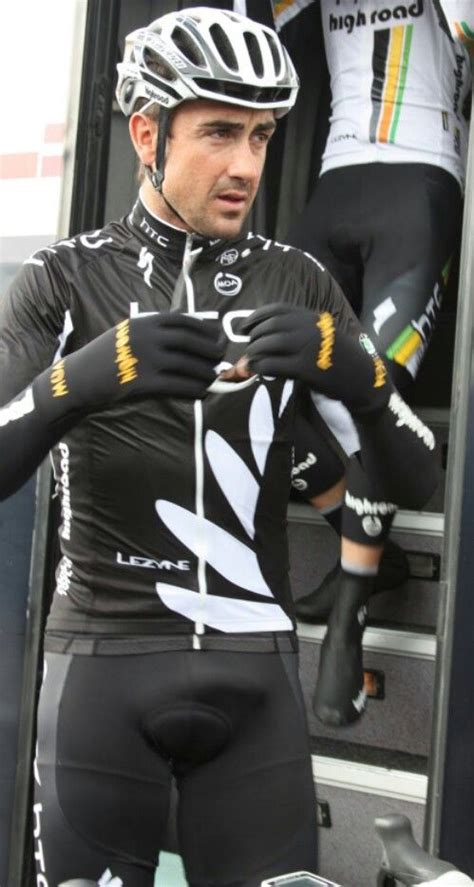 Pin By Zack On Bulges Ciclismo Cycling Outfit Cycling Attire Lycra Men