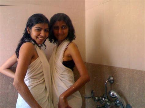 Southfilmz Sexy Indian Girls Hostel Bathroom Full Cleavage Show