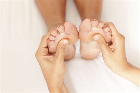What To Expect At The First Session With Foot Reflexology Therapists In