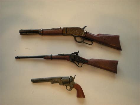 3 Vntg Marx Miniature Toy Guns 6 Shooter Carbine And Western Saddle