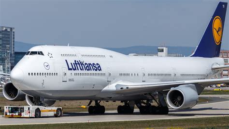 Lufthansa Folosește Avioane Jumbo Jet Boeing 747 Pentru A Transporta