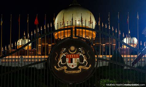 14 mps raise issue over unscheduled water cuts, river pollution. Pejuang bagi 12 syarat, Nazri pula nyatakan kesediaan ...