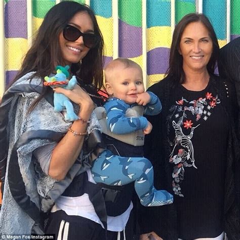 Megan Fox Shares Photo Of Look A Like Mother On Instagram Daily Mail Online