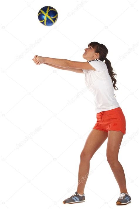 En juegos 10.com os divertir�is como nunca antes lo hab�ais hecho. Voleibol juego chica joven — Foto de Stock #1697786 — Depositphotos