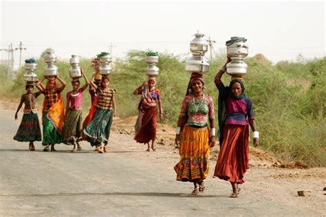 Women Carrying Water In India Global Climate Change