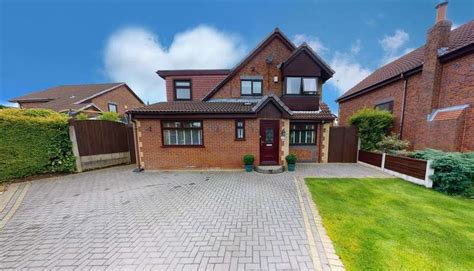4 bedroom detached house for sale in waters edge farnworth bolton bl4