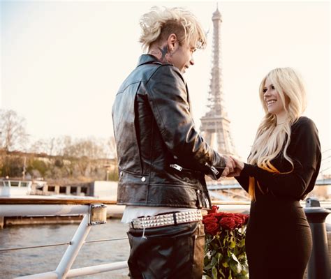 Avril Lavigne Engaged To Mod Sun Daily Candid News