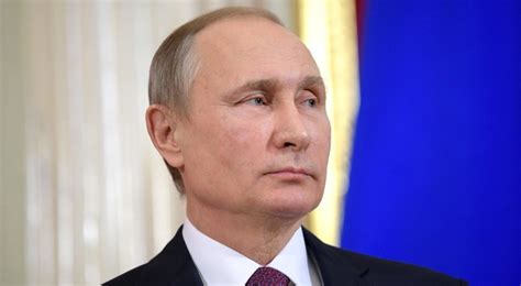 Vladimir poutine est élu deuxième président de la fédération de russie en 2000, puis réélu en 2004. Vladimir Poutine prêt à inscrire un principe discriminant dans la Constitution russe - TÊTU