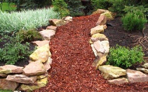 A Quick Guide To Bark And Wood Chippings David Domoney Garden Paths