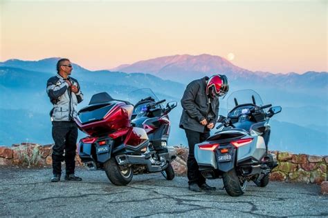 The gold wing tour's engine and chassis were designed in unison for the 2018 rebirth, to move the riding position forward and create a much more compact. 2021 Honda GL1800 GoldWing en GoldWing Tour | Motornieuws