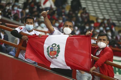 La Mejor Hinchada Del Mundo Lista Para El Perú Bolivia En El Estadio