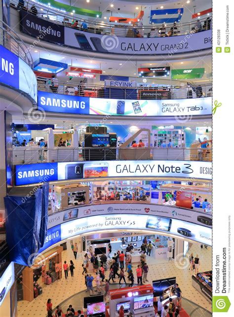 In 2009, plaza low yat was named malaysia's largest it lifestyle mall by the malaysia book of records. Bukit Bintang Shopping Kuala Lumpur Editorial Stock Photo ...