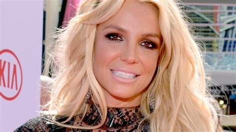 Britney Spears Wore 4 Dresses On Her June 2022 Wedding Day Glamour