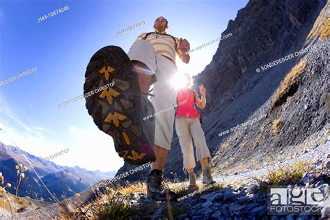 Wandern Auf Dem Panoramaweg Beim Strelapass Bei Davos Hintergrund