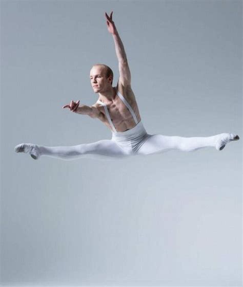 Le Roi Danse Peter Lorek Photo Nicola Selby Male Dancer Ballet