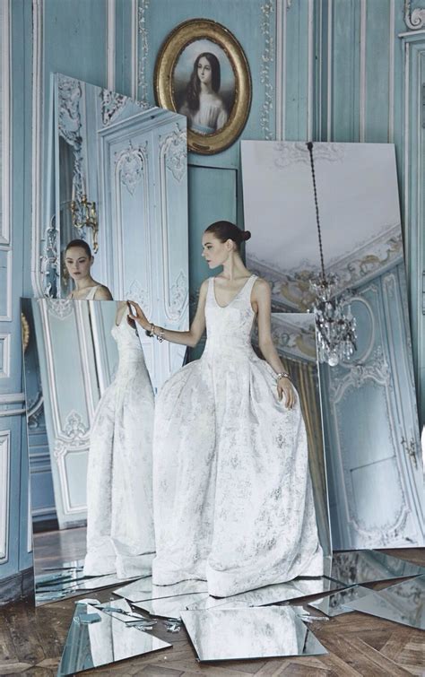 Dior Por Patrick Demarchelier Vestido E Espelhos Em Ambiente De