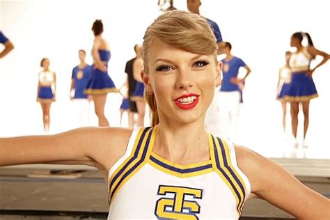 Taylor Swift Reveals Outtakes From Shake It Off Video