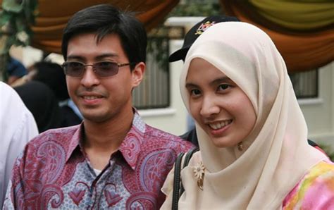 We are deeply saddened by the undignified intrusion it was reported that nurul izzah had filed a divorce petition against her husband, raja ahmad shahrir iskandar raja salim at the lower syariah court. Is Nurul Izzah divorcing?