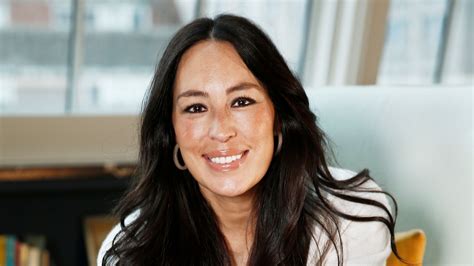 July 15, 2019 at 3:04 am. Who is Joanna Gaines? Bio: Net Worth, Siblings, Kids, Parents - Marriedline
