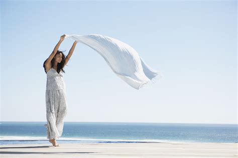 4k 5k Sea Towel Beach Brunette Girl Pose Hands Dress Hd Wallpaper Rare Gallery