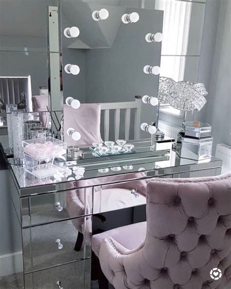 Mirrored Makeup Vanity Table Design Ideas