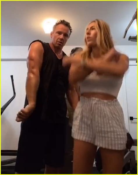 CNN S Chris Cuomo Goes Shirtless In His Daughter S TikTok Video Flexes In Another Photo