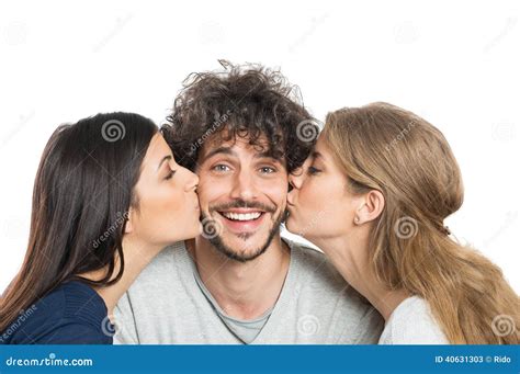 Femmes Embrassant L Homme Sur Des Joues Image Stock Image Du Joie Dater