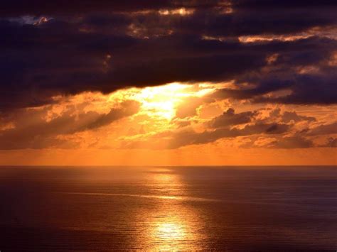 Download Wallpaper 800x600 Sea Horizon Clouds Sunset Dark Pocket Pc