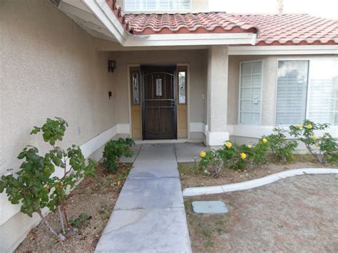Beautiful 4 Bedroom Home By Summerlin With Pool Houses For Rent In