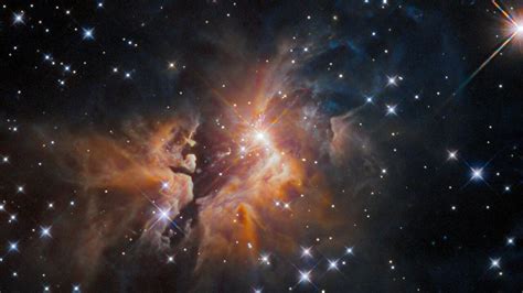 Hubble Space Telescope Shows Fan Like Spray Of Gas And Dust Space