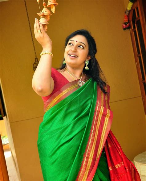 Sona Nair Gorgeous In Green Saree Hot Saree Pics