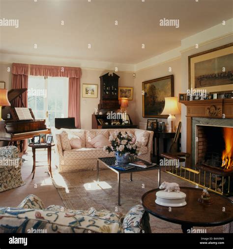 Traditional British Living Room Stock Photo Alamy