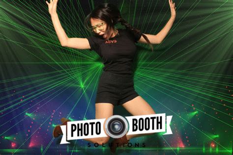 Social Booth Adds Animated  Backgrounds To Green Screen
