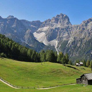 Damit könnte ein teil der normalität wiederhergestellt werden und etwa kulturelle veranstaltungen wieder stattfinden. Vom Kreuzbergpass zu den Rotwandwiesen | Südtirol urlaub ...