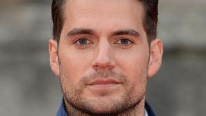 Watch henry cavill meeting livingstone's fruit bats at durrell wildlife park in jersey. Aus & vorbei! Henry Cavill trennt sich von Teenager ...