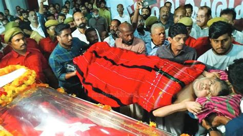 living martyr pushpan arrives to bid adieu to comrade kodiyeri kodiyeri balakrishnan public homage