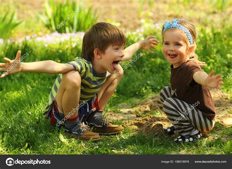 Playful Children Sticking Tongues Out Laughing Outdoors — Stock Photo