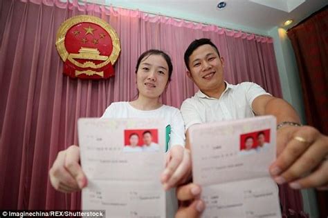 Hong Kong Woman Marries Stranger After Being Tricked By Work Photo Reportaz