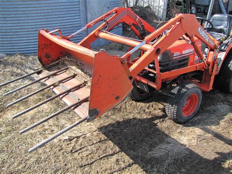 2003 Kubota B7500 Four Wheel Drive Hydrostatic Tractor Comes With