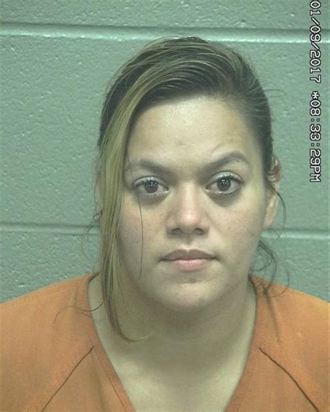 woman arrested on burglary charge