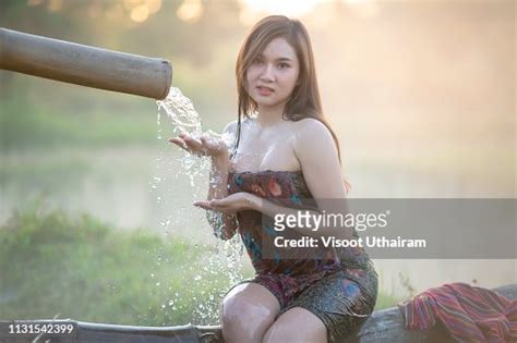 Thai Beautiful Countryside Woman Bathing In The River Photo Getty Images