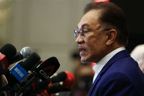 Ibrahim was a deputy prime minister in malaysia under mahathir bin mohamad but following. Bukit Aman CID chief: Date on interview with Anwar over list of MPs not finalised | Malaysia ...