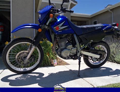 Light and maneuverable, the dr650se adds meaning to dual sport motorcycling with freedom and exhilaration. 2006 Suzuki DR 650 SE: pics, specs and information ...