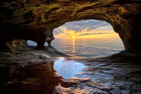 Michigan Nut Photography Caves Coves Exploring Michigan S Lake Superior Shoreline