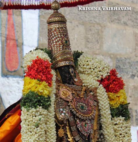 Vendiyadhai thandhida venkatesan endrirukka vendiyadhu verillai maraimoorthi kannaa manivannaa malaiappaa govindaa govindaa. Krishna Vaibhavam: Kurai Ondrum Illai lyrics | Sri ...