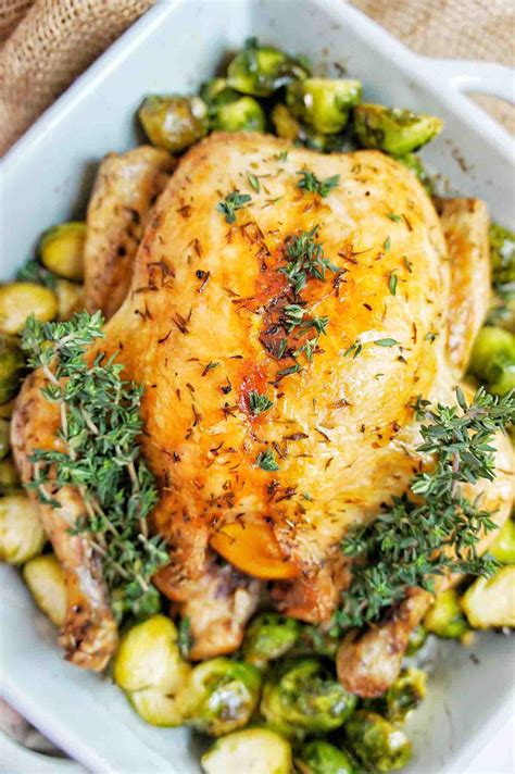A simple marinade of lemon and garlic is more than enough to make this chicken recipe a standout. Slow Cooker Lemon Garlic Chicken | Sweet Caramel Sunday
