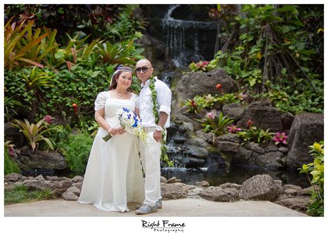 Wedding In Hilton Waikiki Beach Hotel Right Frame Photography